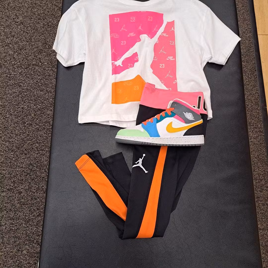 (Youth) Air Jordan 1 Mid SE 'Multi-Color' FN1190-100 (Youth) Air Jordan 1 Mid SE 'Multi-Color' FN1190-100